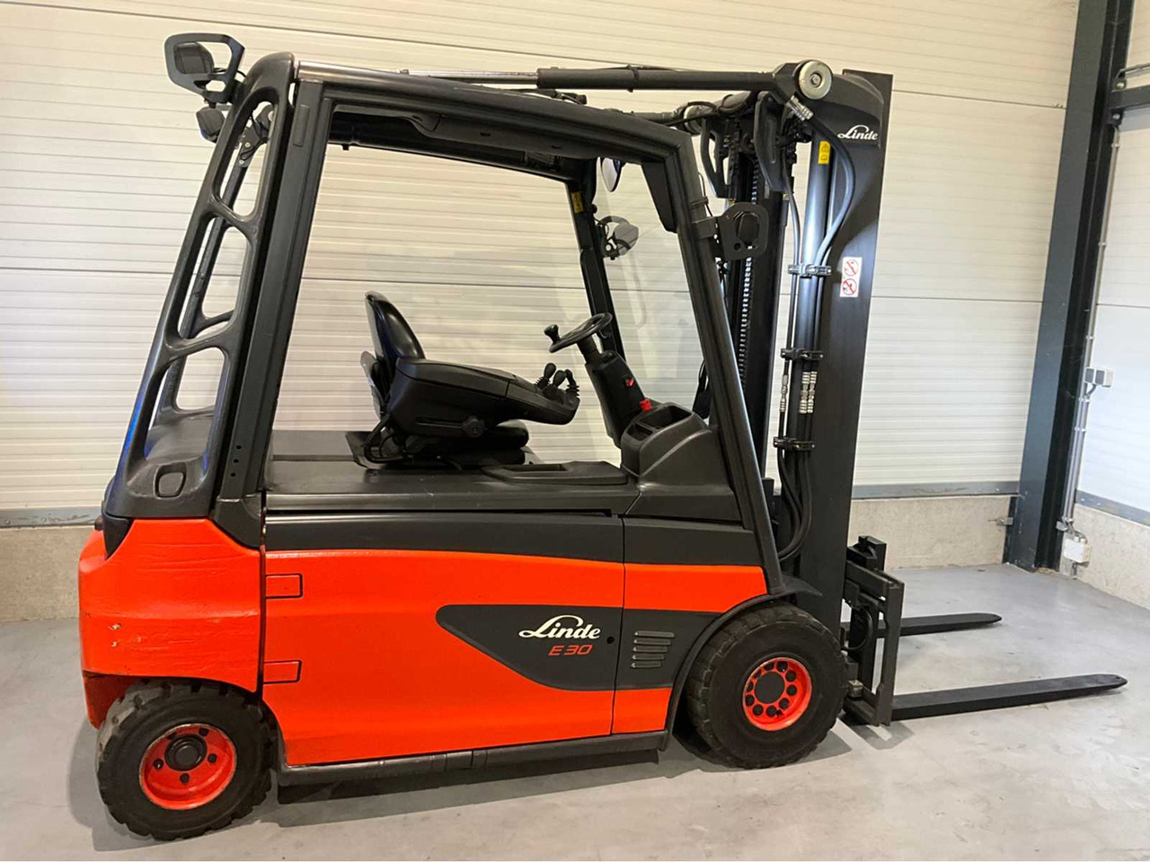 2017 LINDE E30L-01 3000KG FORKLIFT - Chariot élévateur: photos 5 2017 LINDE E30L-01 3000KG FORKLIFT - Chariot élévateur: photos 5
