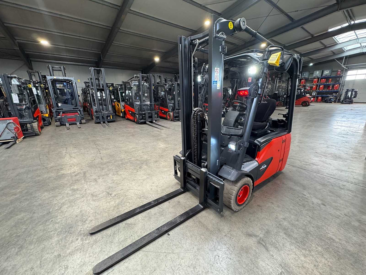 2018 SERVICE+UVV 10/2026 LINDE E18 EVO 1,800KG DUPLEX FREE LIFT ELECTRIC FORKLIFT 4,950 HOURS E20 - Chariot élévateur: photos 2 2018 SERVICE+UVV 10/2026 LINDE E18 EVO 1,800KG DUPLEX FREE LIFT ELECTRIC FORKLIFT 4,950 HOURS E20 - Chariot élévateur: photos 2