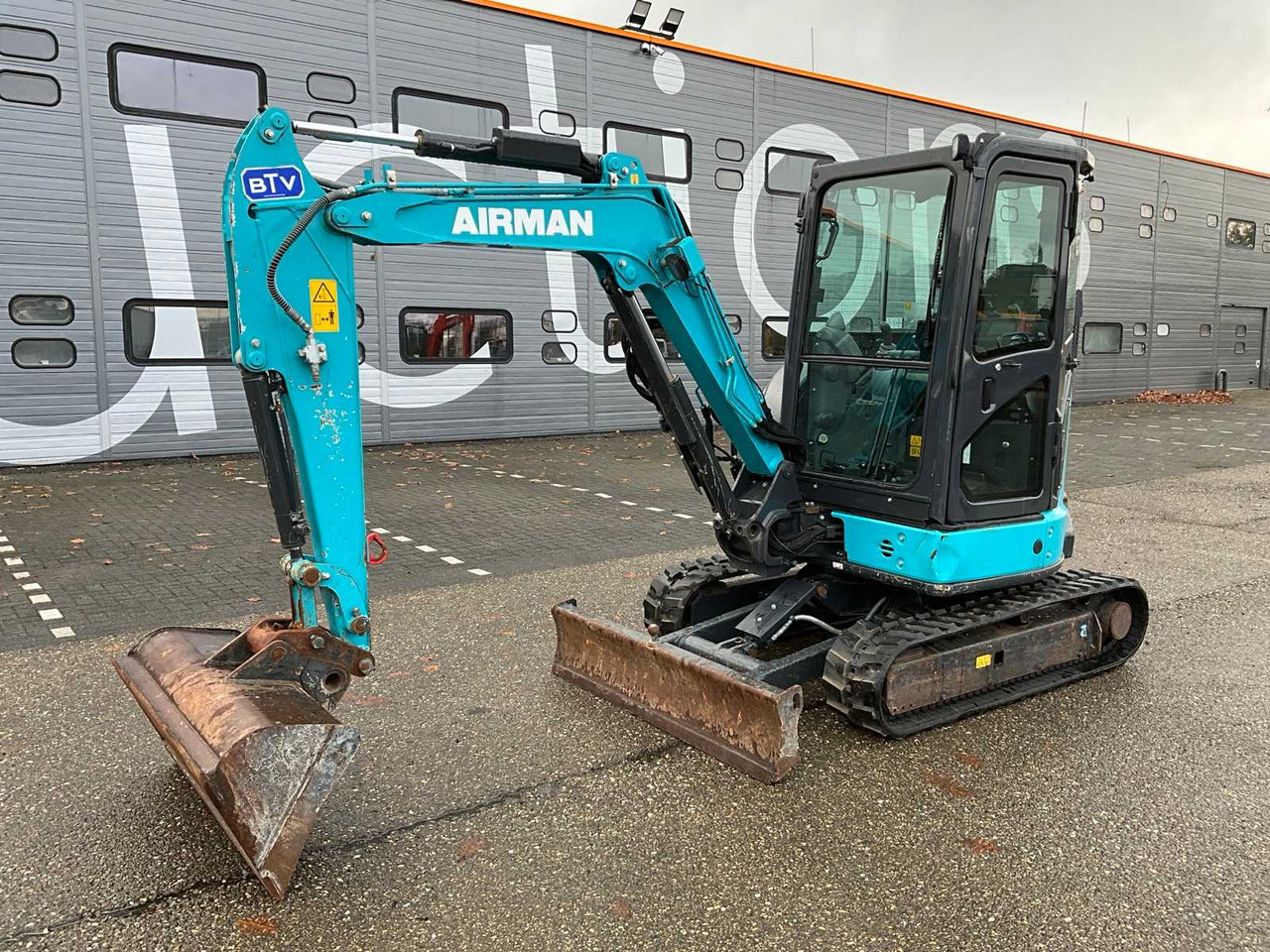 2023 AIRMAN AX33U-7 MIDI EXCAVATOR - Pelle: photos 1 2023 AIRMAN AX33U-7 MIDI EXCAVATOR - Pelle: photos 1