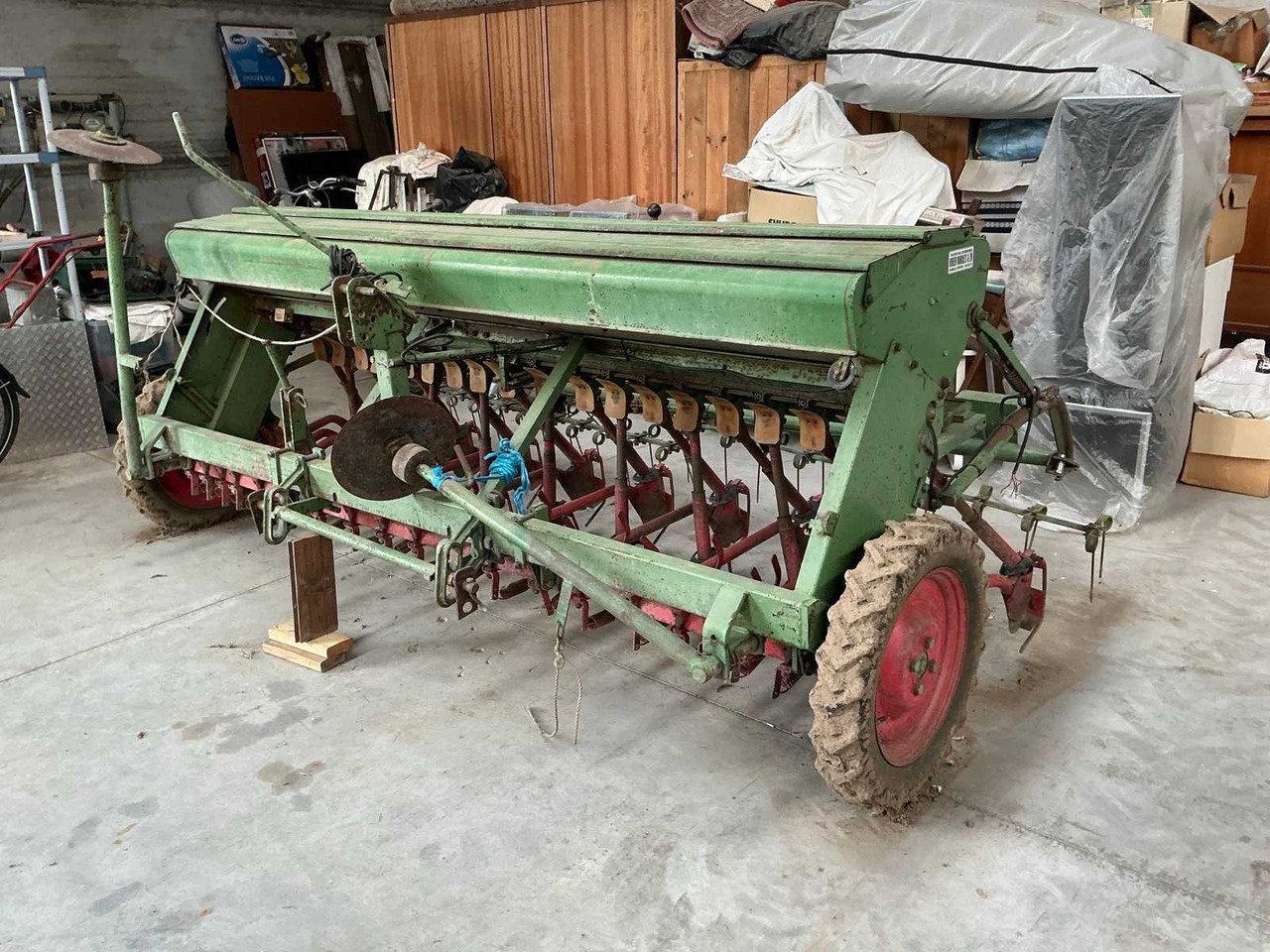 Amazone DP30019 - Semoir/ Planteuse: photos 1 Amazone DP30019 - Semoir/ Planteuse: photos 1