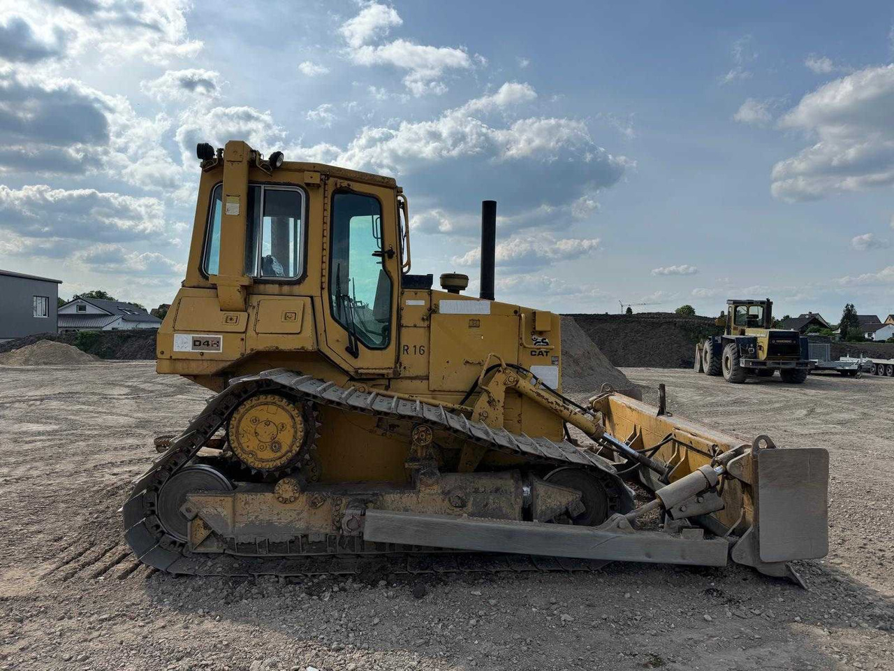 CATERPILLAR D4H BULLDOZER, YEAR 1986 - Bulldozer: photos 3 CATERPILLAR D4H BULLDOZER, YEAR 1986 - Bulldozer: photos 3