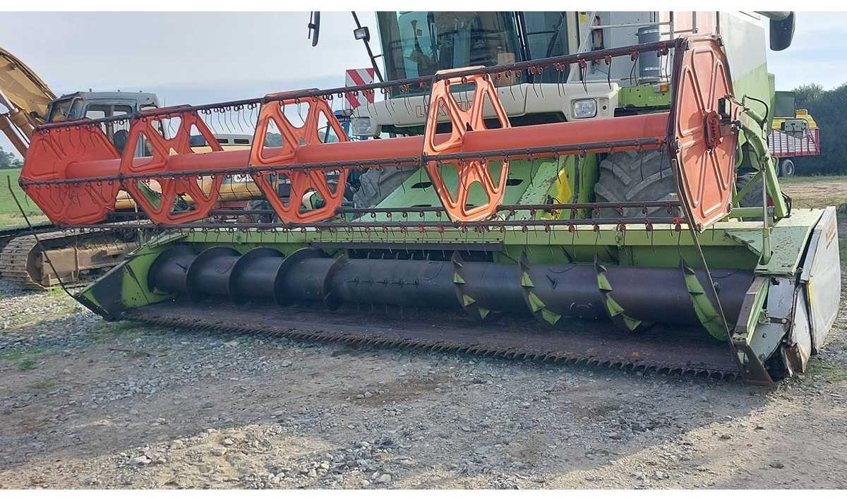 CLAAS V600 HARVESTER CUTTING - Moissonneuse-batteuse: photos 1 CLAAS V600 HARVESTER CUTTING - Moissonneuse-batteuse: photos 1