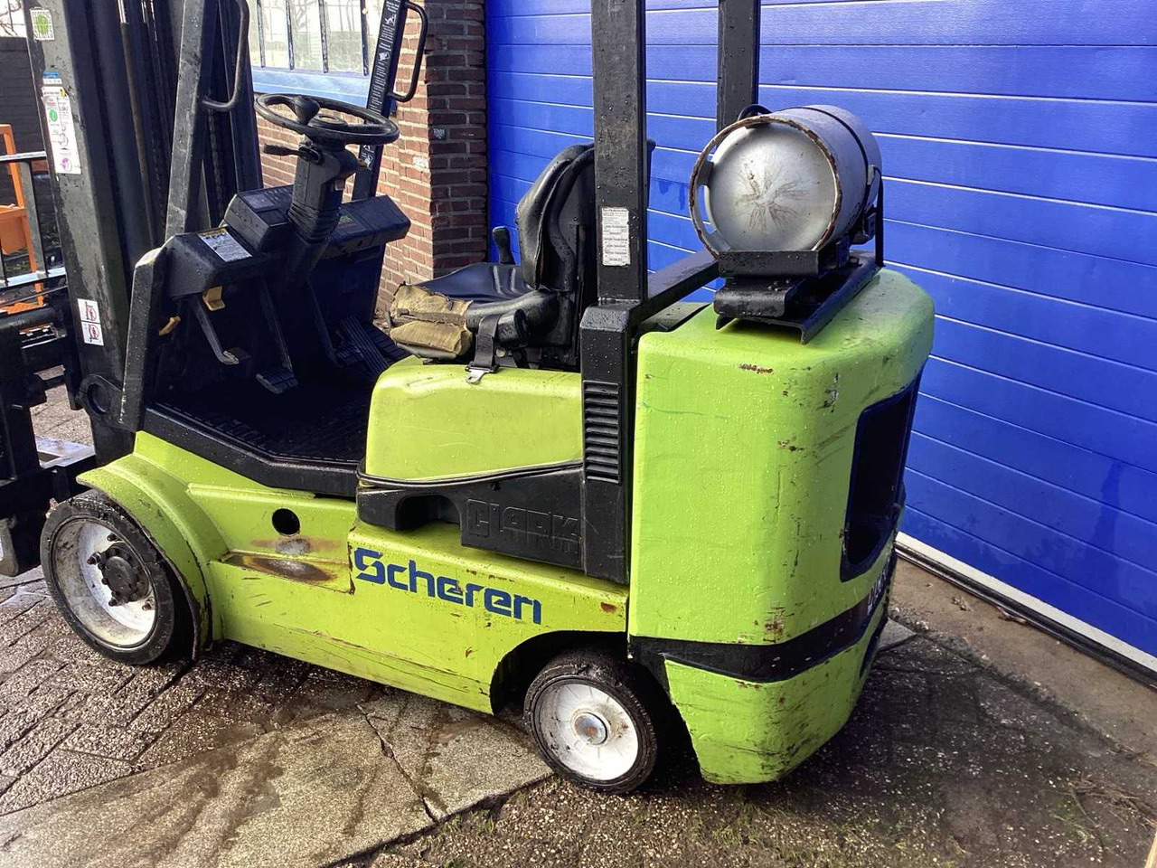 CLARK - 1999 - CGC30 - FORKLIFT 7300 MM - Chariot élévateur: photos 4 CLARK - 1999 - CGC30 - FORKLIFT 7300 MM - Chariot élévateur: photos 4