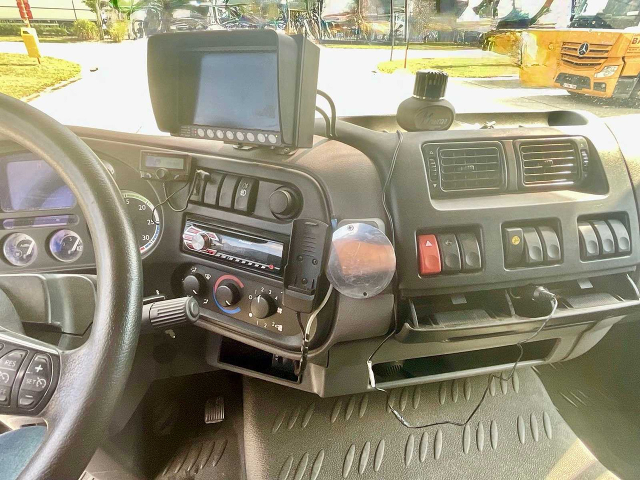 Camion 2007 DAF FA. LF45 TRUCK: photos 12 Camion 2007 DAF FA. LF45 TRUCK: photos 12