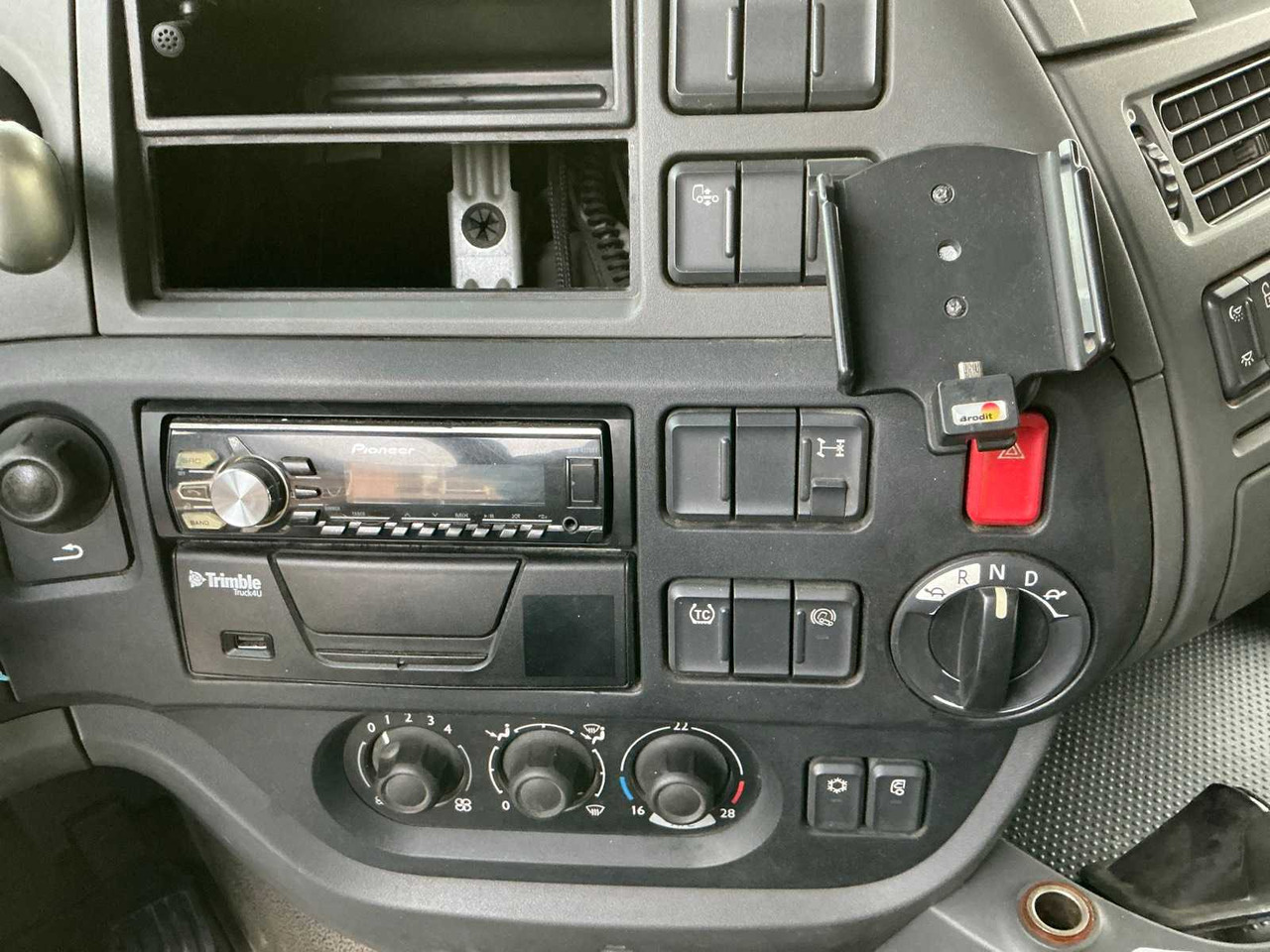 Camion 2015 DAF XF410 FT SEMI-TRAILER TRACTOR: photos 19