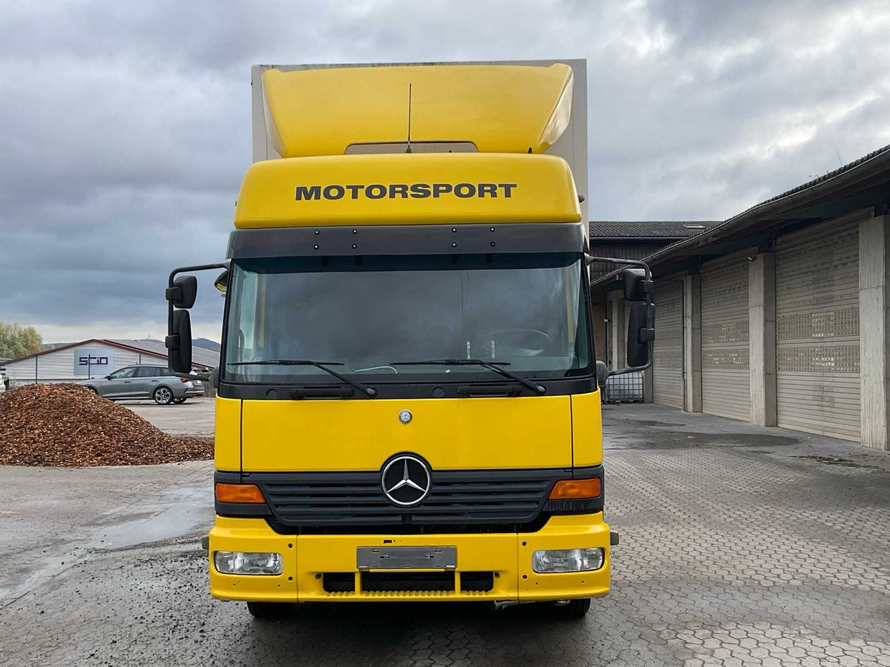 MERCEDES-BENZ - ATEGO 1328 - RACING TRANSPORTER WITH BOX BODY - Camion: photos 3 MERCEDES-BENZ - ATEGO 1328 - RACING TRANSPORTER WITH BOX BODY - Camion: photos 3