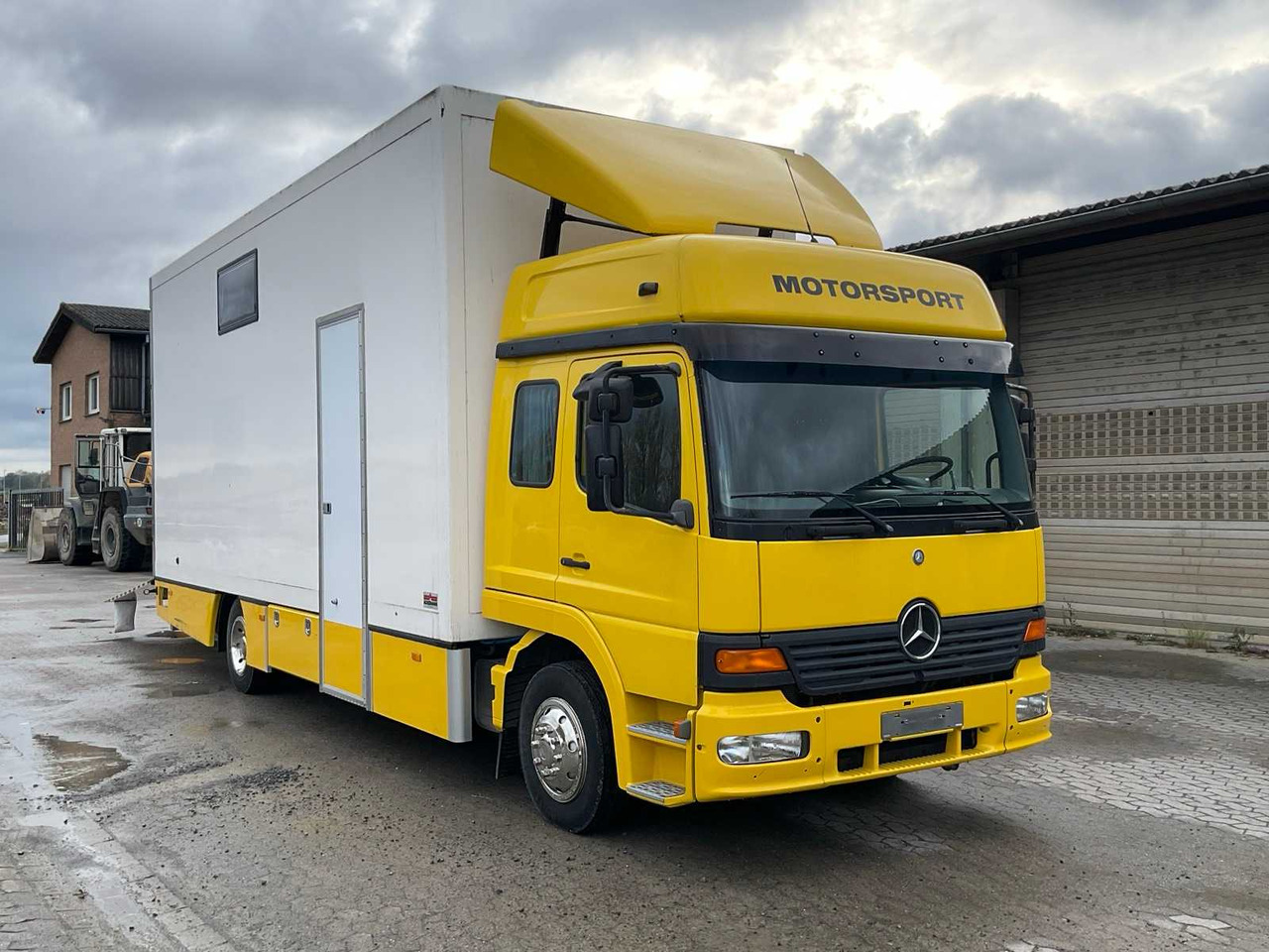 MERCEDES-BENZ - ATEGO 1328 - RACING TRANSPORTER WITH BOX BODY - Camion: photos 4 MERCEDES-BENZ - ATEGO 1328 - RACING TRANSPORTER WITH BOX BODY - Camion: photos 4