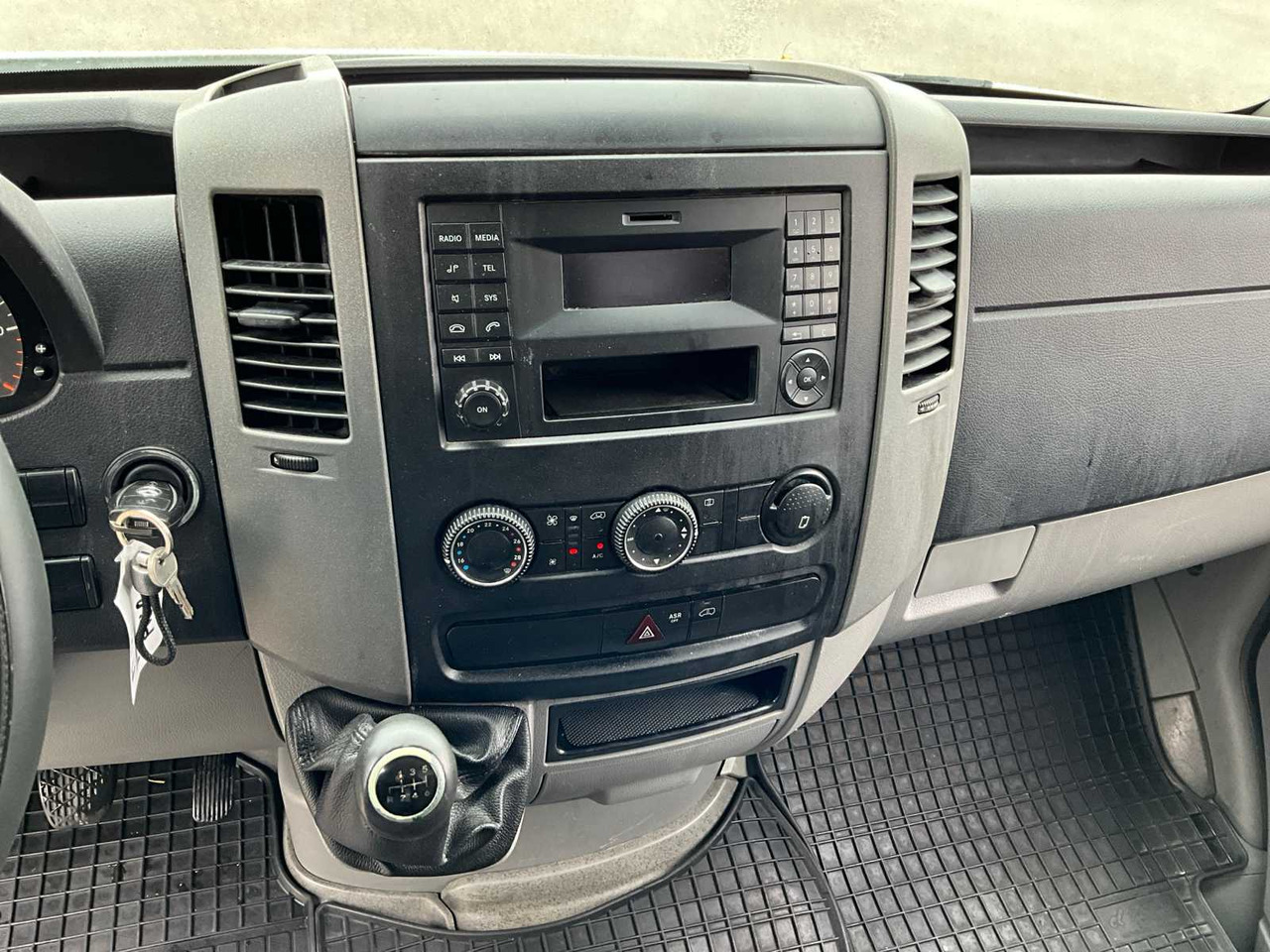 Camion MERCEDES-BENZ SPRINTER TRANSPORTER: photos 10 Camion MERCEDES-BENZ SPRINTER TRANSPORTER: photos 10