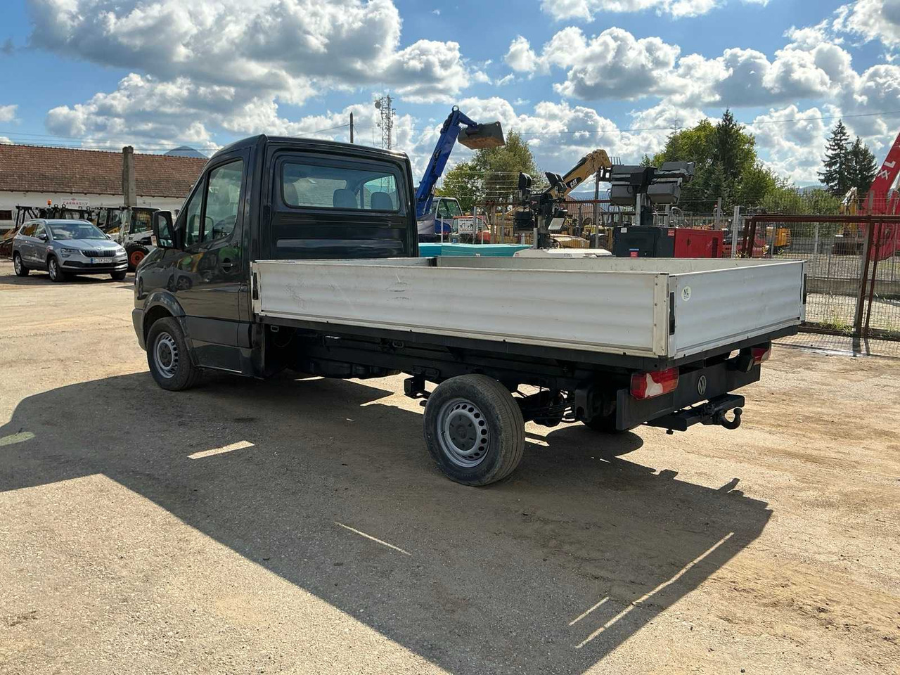 VOLKSWAGEN - CRAFTER 35 2.5 TDI - FLATBED TRUCK - 2010 - Camion: photos 3 VOLKSWAGEN - CRAFTER 35 2.5 TDI - FLATBED TRUCK - 2010 - Camion: photos 3
