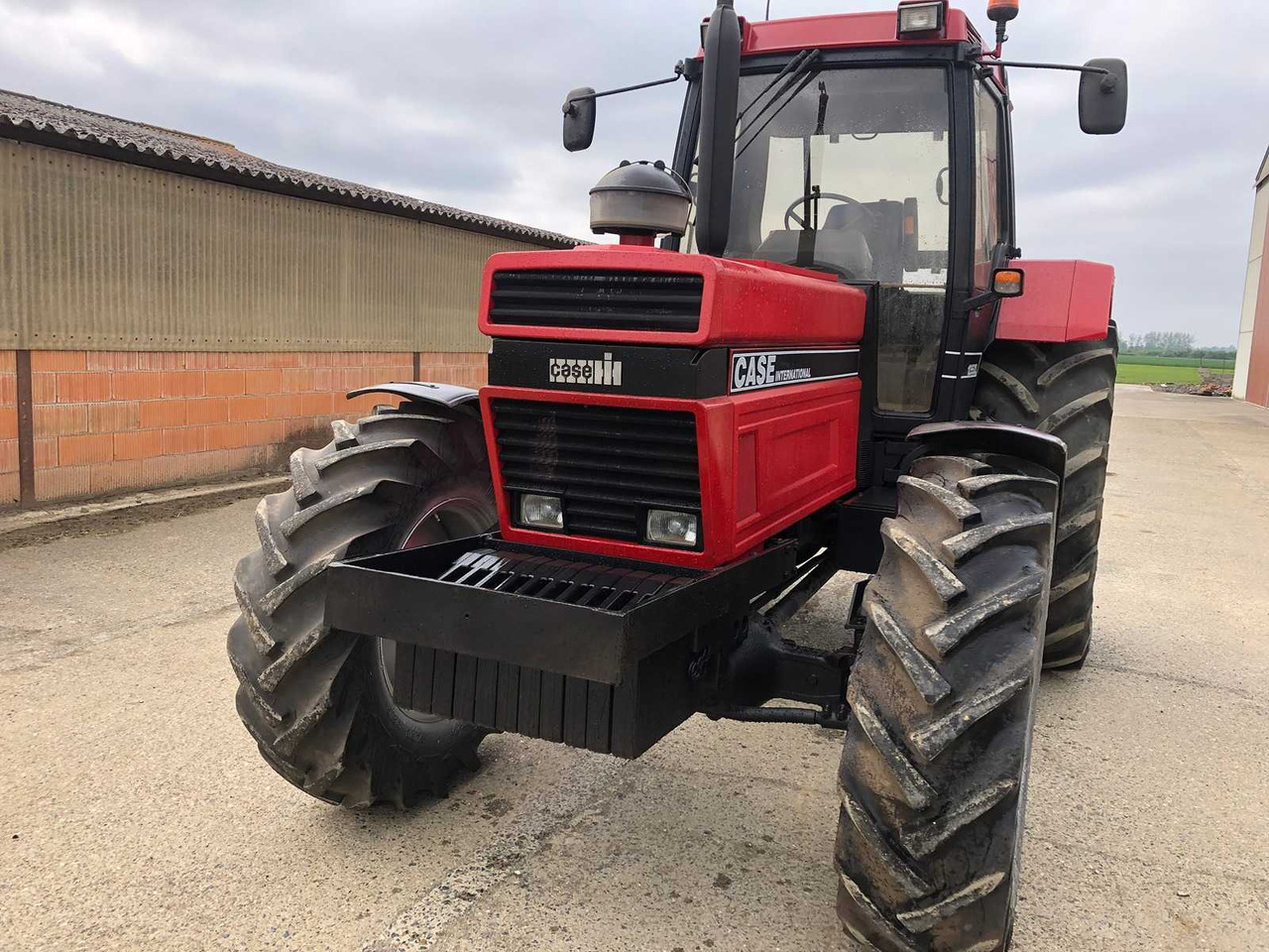 Case IH 1255XL - Tracteur agricole: photos 3 Case IH 1255XL - Tracteur agricole: photos 3
