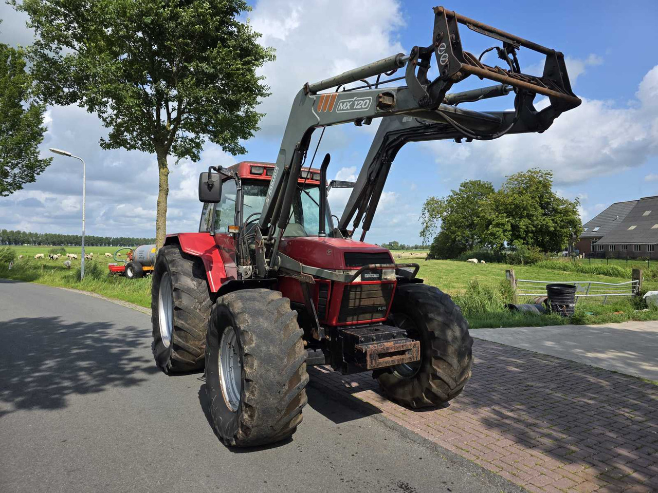 Case IH Maxxum 5150 plus - Tracteur agricole: photos 5 Case IH Maxxum 5150 plus - Tracteur agricole: photos 5
