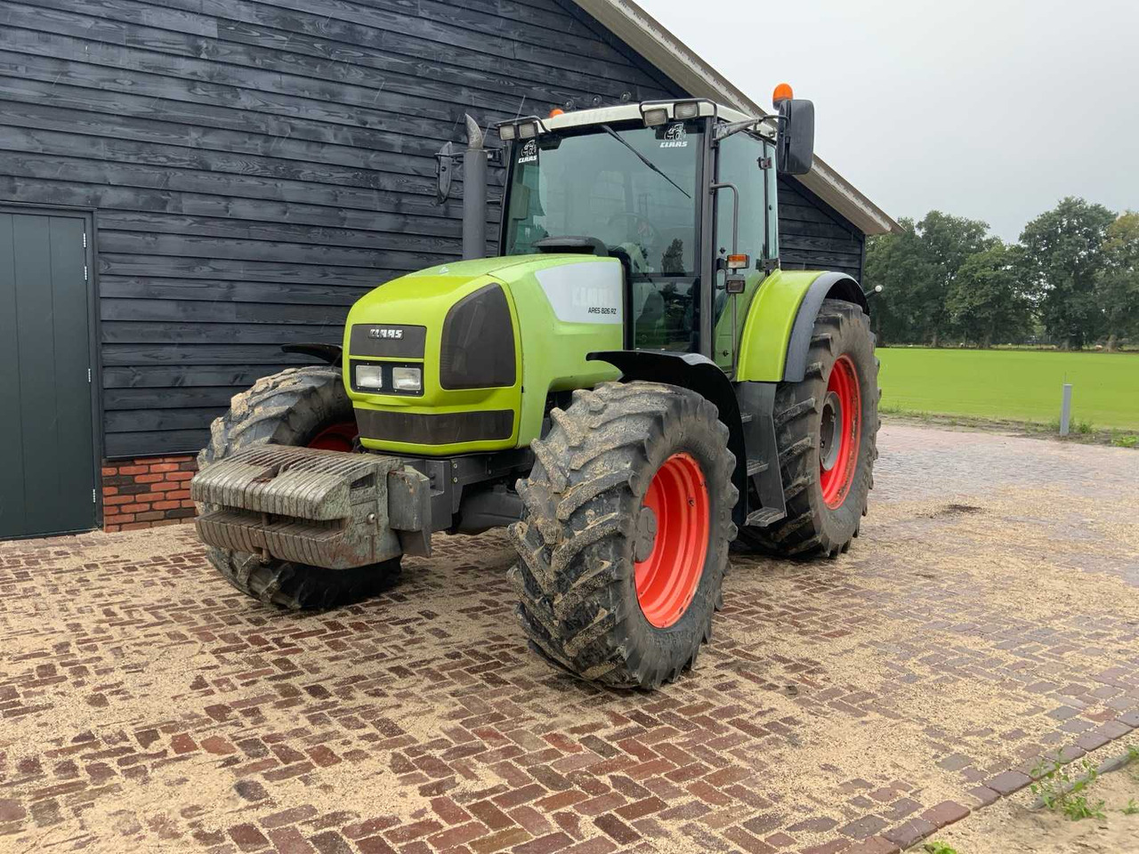 Claas Ares 826 RZ - Tracteur agricole: photos 1 Claas Ares 826 RZ - Tracteur agricole: photos 1