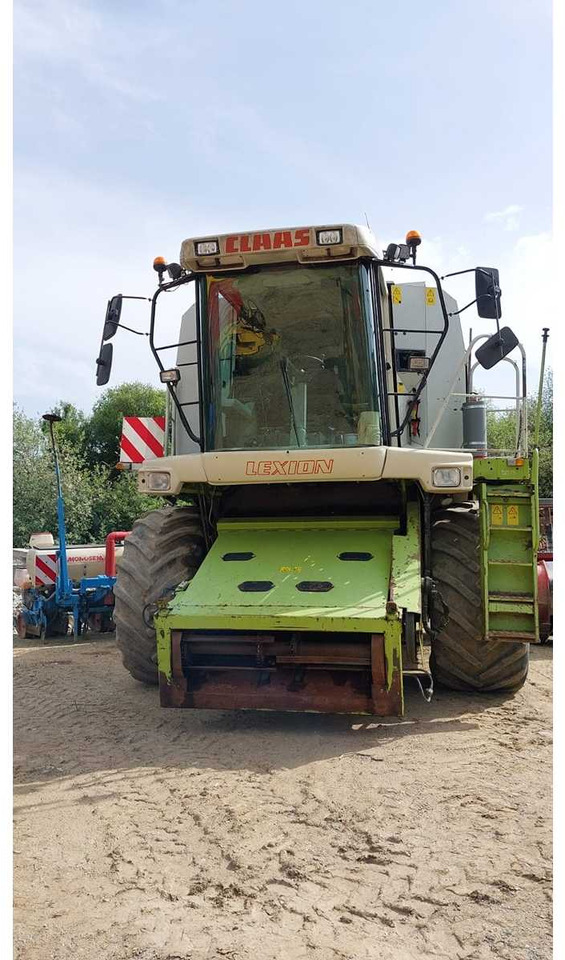 Claas Lexion 460 - Moissonneuse-batteuse: photos 5 Claas Lexion 460 - Moissonneuse-batteuse: photos 5