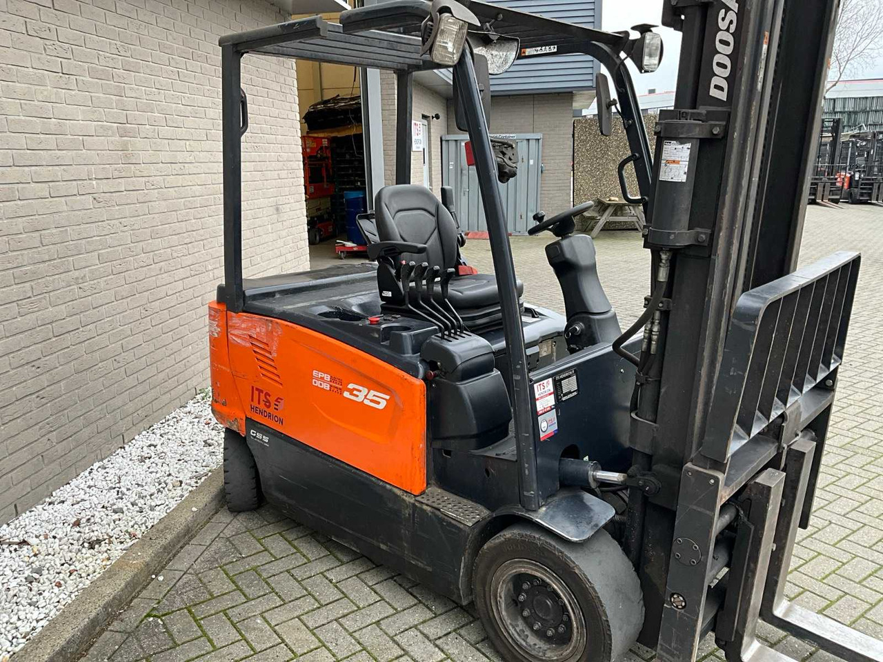 DOOSAN - B35X-7 - FORKLIFT - Chariot élévateur: photos 5 DOOSAN - B35X-7 - FORKLIFT - Chariot élévateur: photos 5