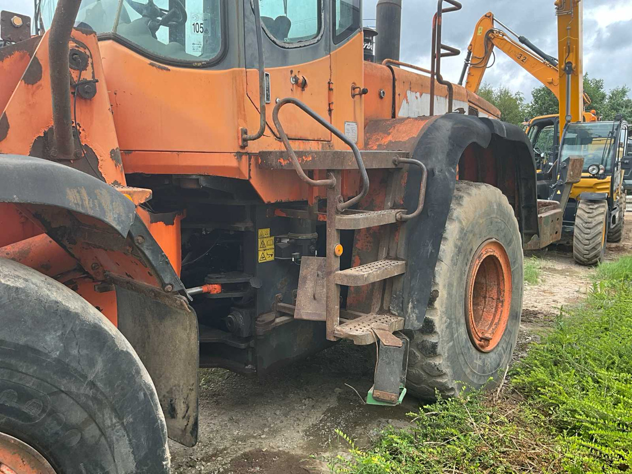 DOOSAN DL300 - Chargeuse sur pneus: photos 5 DOOSAN DL300 - Chargeuse sur pneus: photos 5