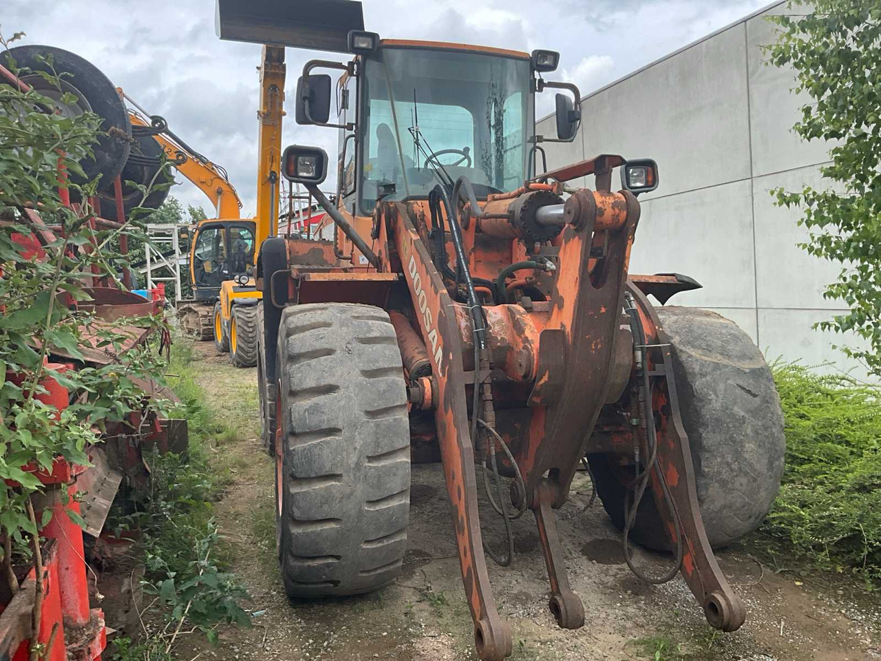 DOOSAN DL300 - Chargeuse sur pneus: photos 1 DOOSAN DL300 - Chargeuse sur pneus: photos 1