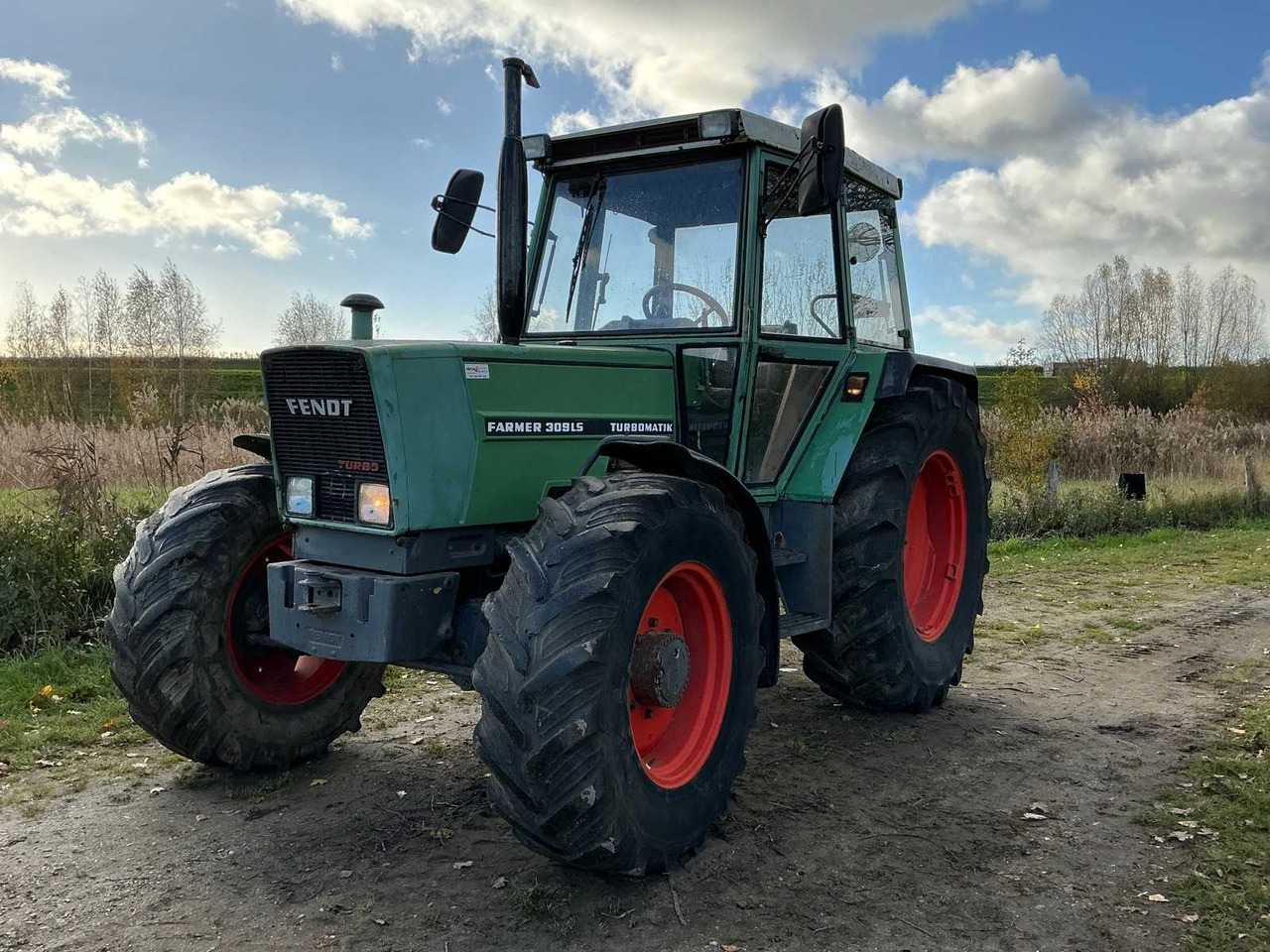 FENDT FARMER 309 LSA TURBOMATIK FOUR-WHEEL DRIVE AGRICULTURAL TRACTOR - Tracteur agricole: photos 1 FENDT FARMER 309 LSA TURBOMATIK FOUR-WHEEL DRIVE AGRICULTURAL TRACTOR - Tracteur agricole: photos 1