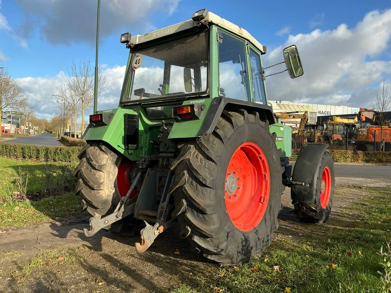 FENDT FARMER 309 LSA TURBOMATIK FOUR-WHEEL DRIVE AGRICULTURAL TRACTOR - Tracteur agricole: photos 5 FENDT FARMER 309 LSA TURBOMATIK FOUR-WHEEL DRIVE AGRICULTURAL TRACTOR - Tracteur agricole: photos 5