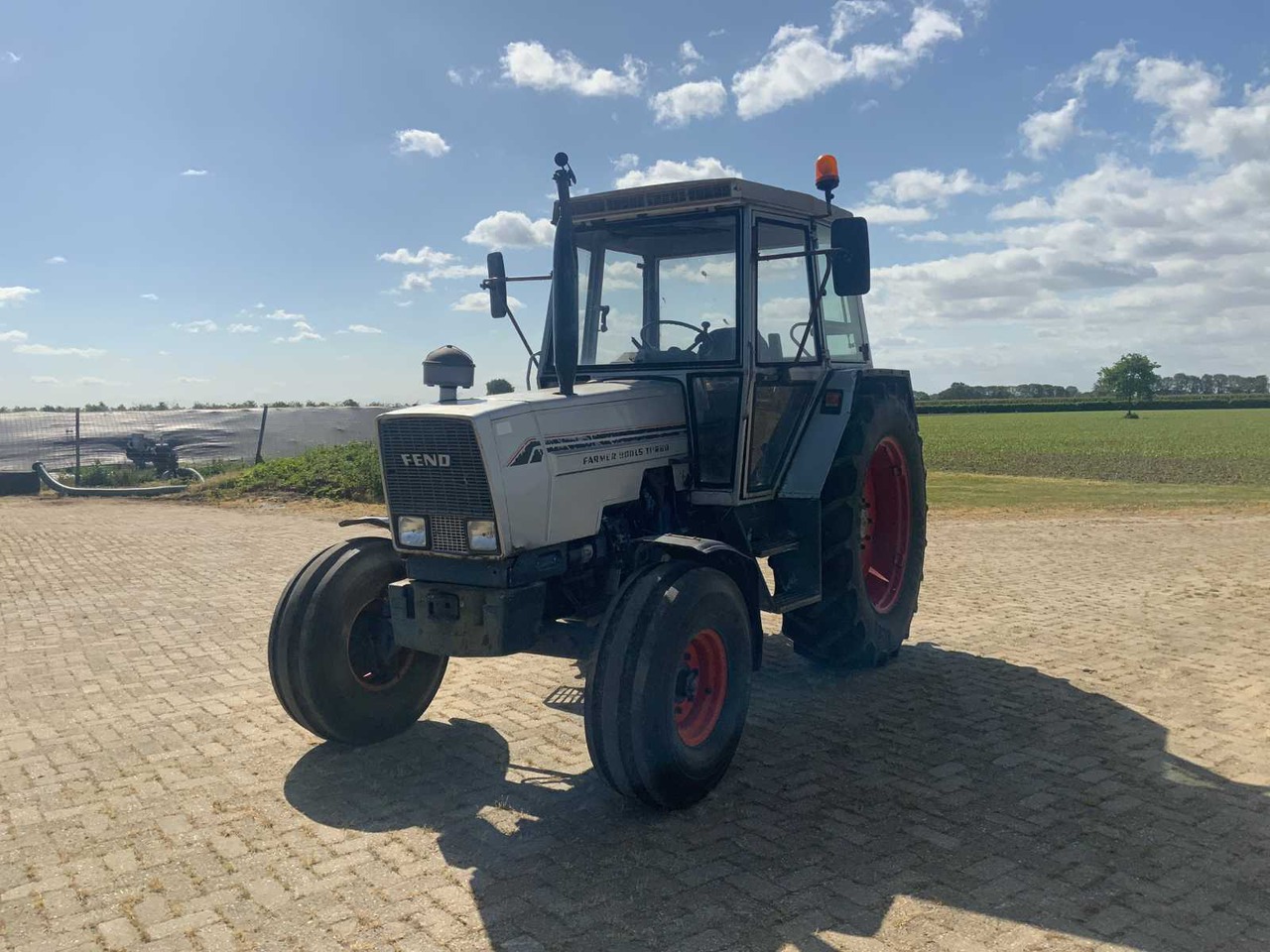 Fendt 309/900 LS Turbumatic - Tracteur agricole: photos 1 Fendt 309/900 LS Turbumatic - Tracteur agricole: photos 1