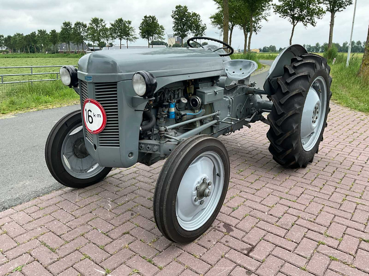 Ferguson TED-20 - Tracteur agricole: photos 2 Ferguson TED-20 - Tracteur agricole: photos 2