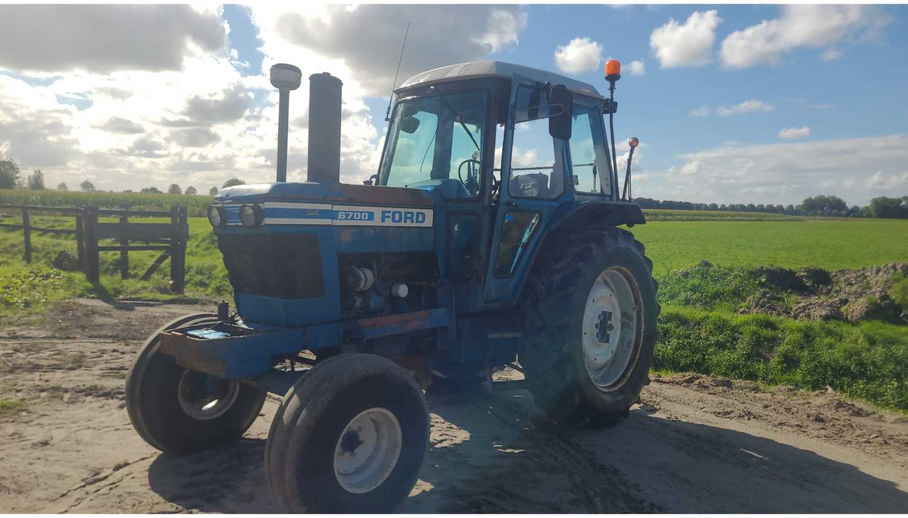Ford 6700 - Tracteur agricole: photos 1 Ford 6700 - Tracteur agricole: photos 1