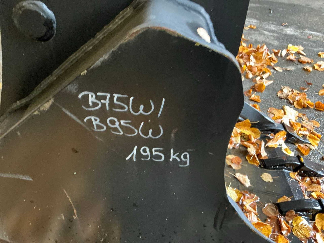 GEITH - 2021 - BUCKET FOR YANMAR B75W B95W - Chargeuse sur pneus: photos 2 GEITH - 2021 - BUCKET FOR YANMAR B75W B95W - Chargeuse sur pneus: photos 2