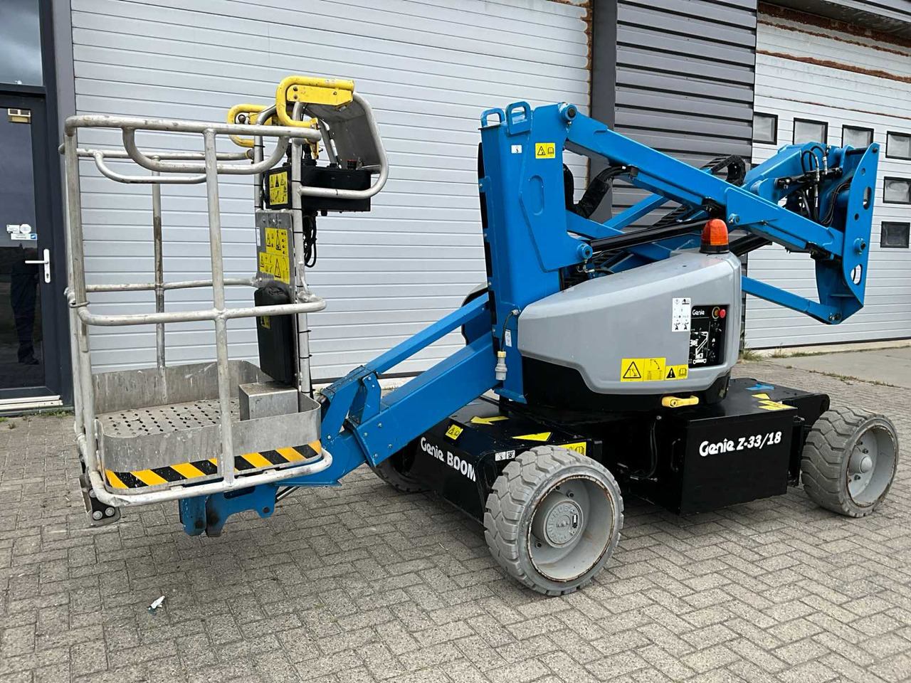 Genie Z-33/18 - Nacelle: photos 1 Genie Z-33/18 - Nacelle: photos 1