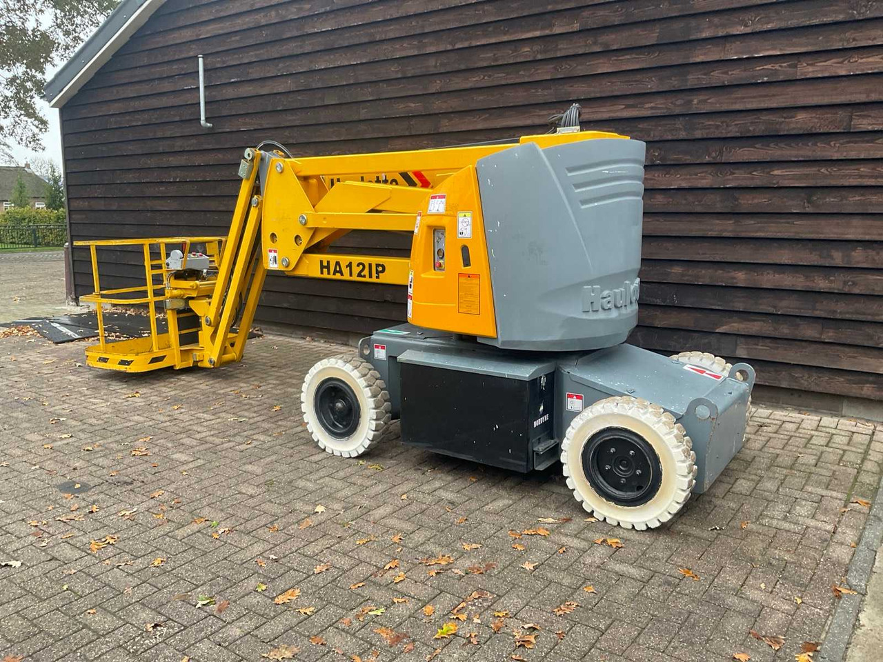 Haulotte 2007 HAULOTTE HA12IP AERIAL PLATFORM - Nacelle: photos 2 Haulotte 2007 HAULOTTE HA12IP AERIAL PLATFORM - Nacelle: photos 2