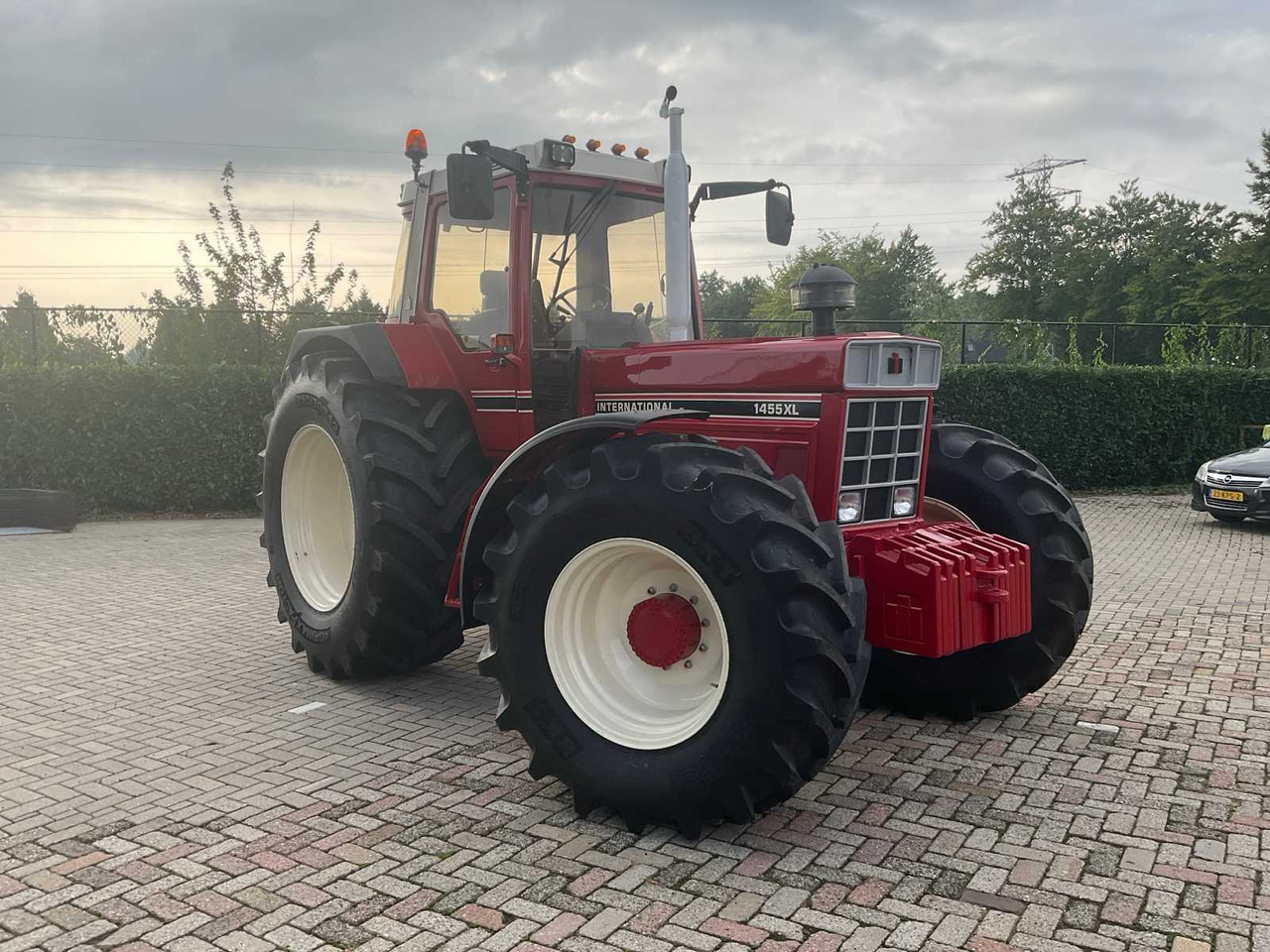 International 1455 XL - Tracteur agricole: photos 3 International 1455 XL - Tracteur agricole: photos 3