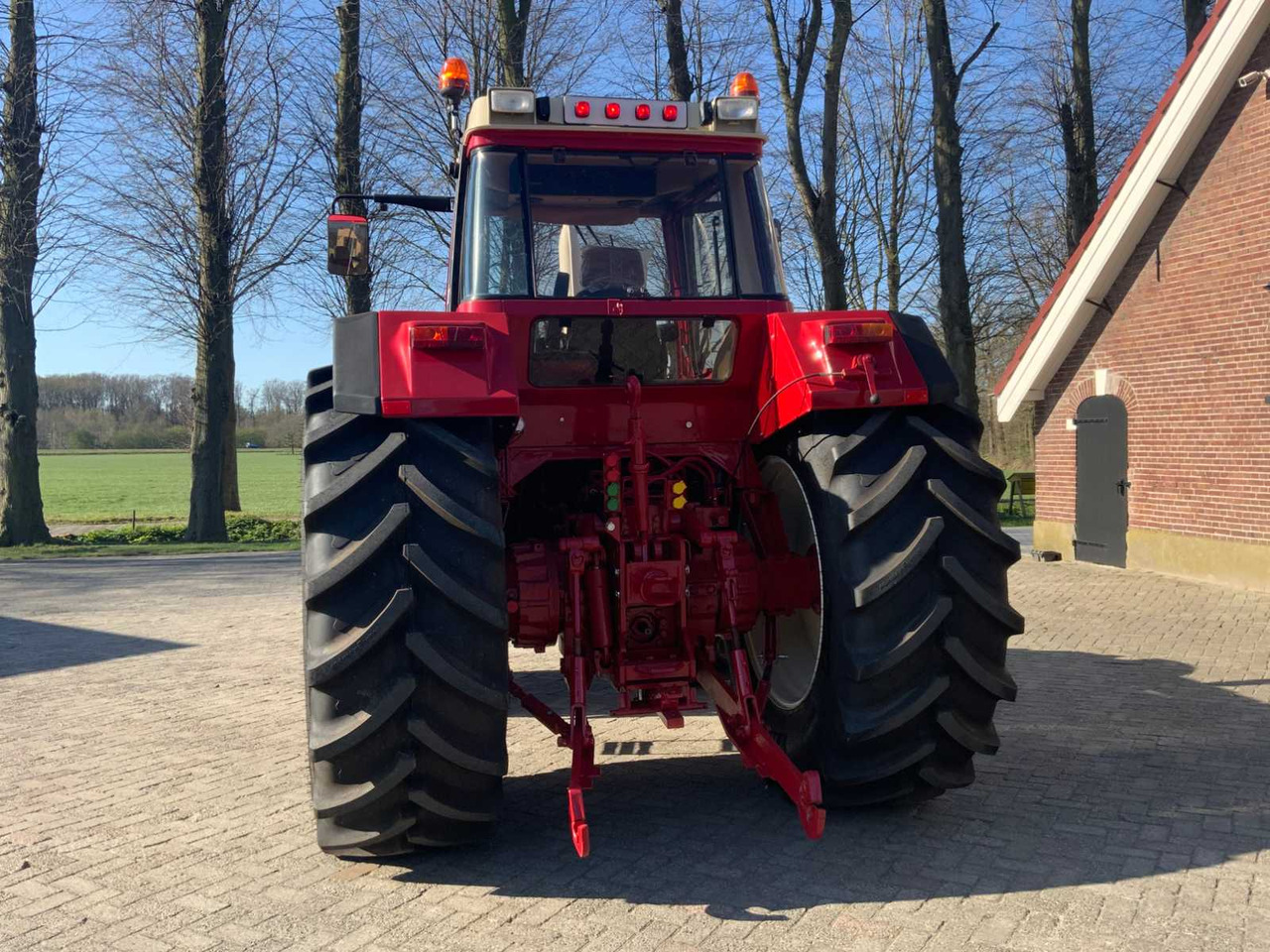 International 1455XL - Tracteur agricole: photos 5 International 1455XL - Tracteur agricole: photos 5