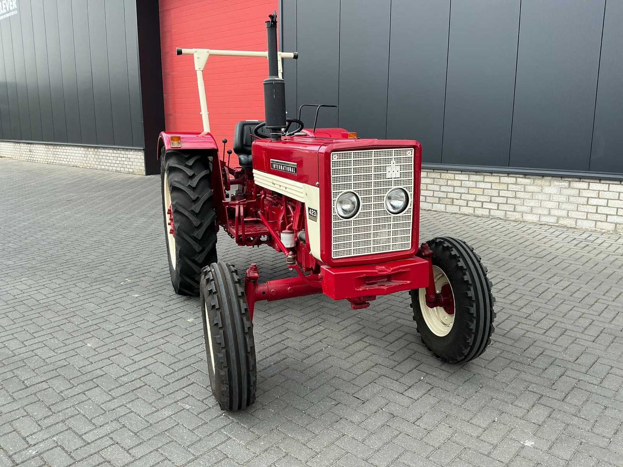 International 423 - Tracteur agricole: photos 2 International 423 - Tracteur agricole: photos 2