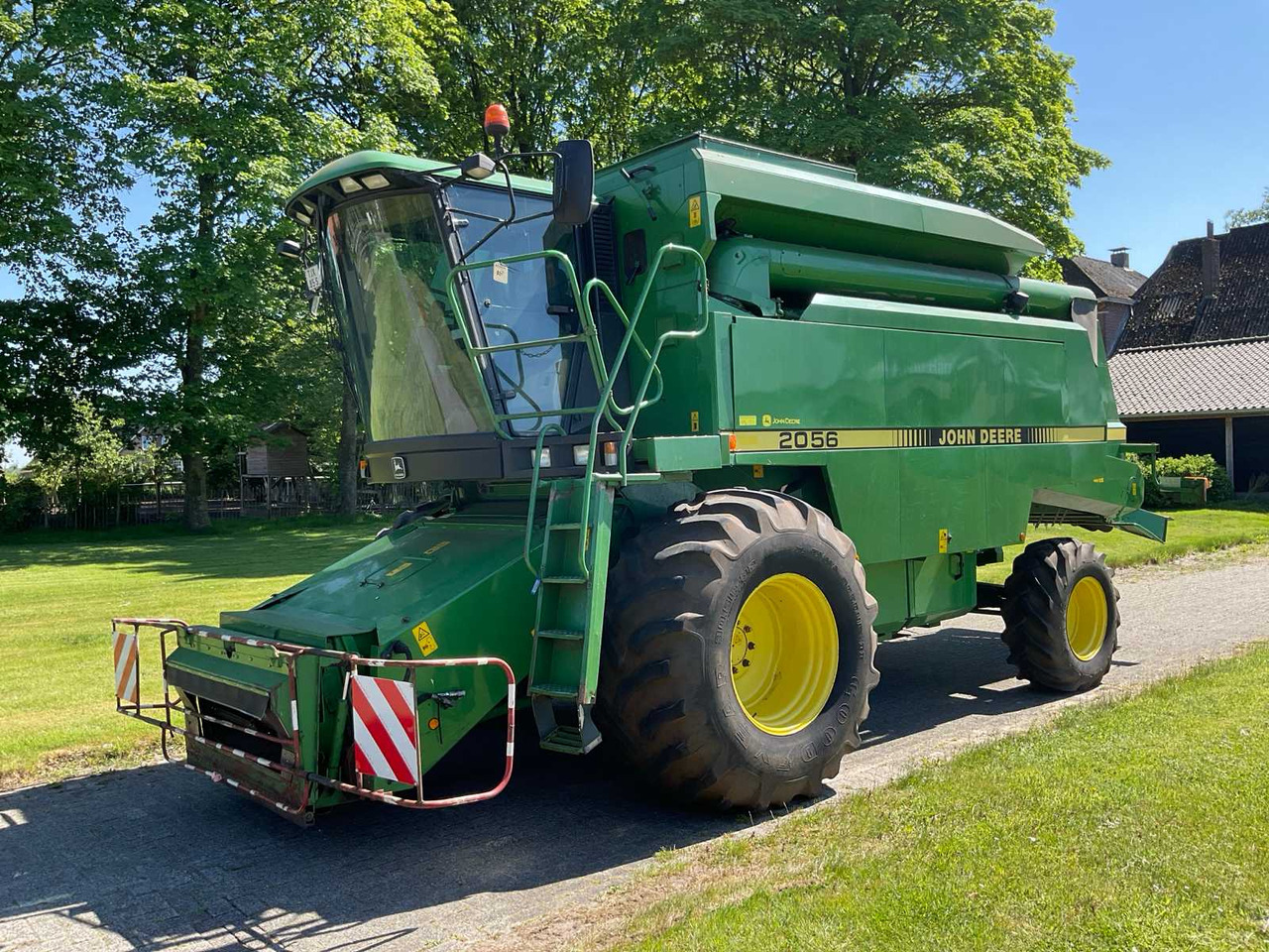John Deere 2056 - Moissonneuse-batteuse: photos 1 John Deere 2056 - Moissonneuse-batteuse: photos 1
