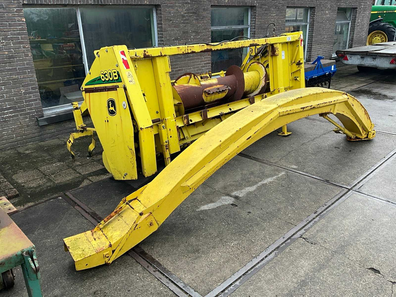 John Deere 630B - Ensileuse: photos 4 John Deere 630B - Ensileuse: photos 4