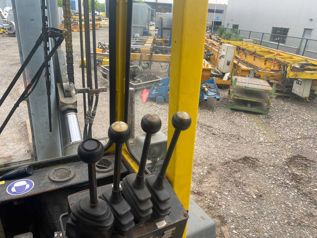 KALMAR - DC 12-600 - DIESEL FORKLIFT WITH FORK POSITIONER - Chariot élévateur: photos 5 KALMAR - DC 12-600 - DIESEL FORKLIFT WITH FORK POSITIONER - Chariot élévateur: photos 5