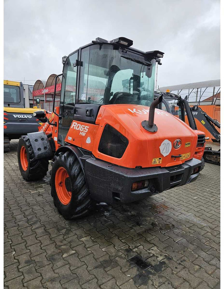 KUBOTA - R065 - WHELL LOADER - 2017 - Chargeuse sur pneus: photos 2 KUBOTA - R065 - WHELL LOADER - 2017 - Chargeuse sur pneus: photos 2