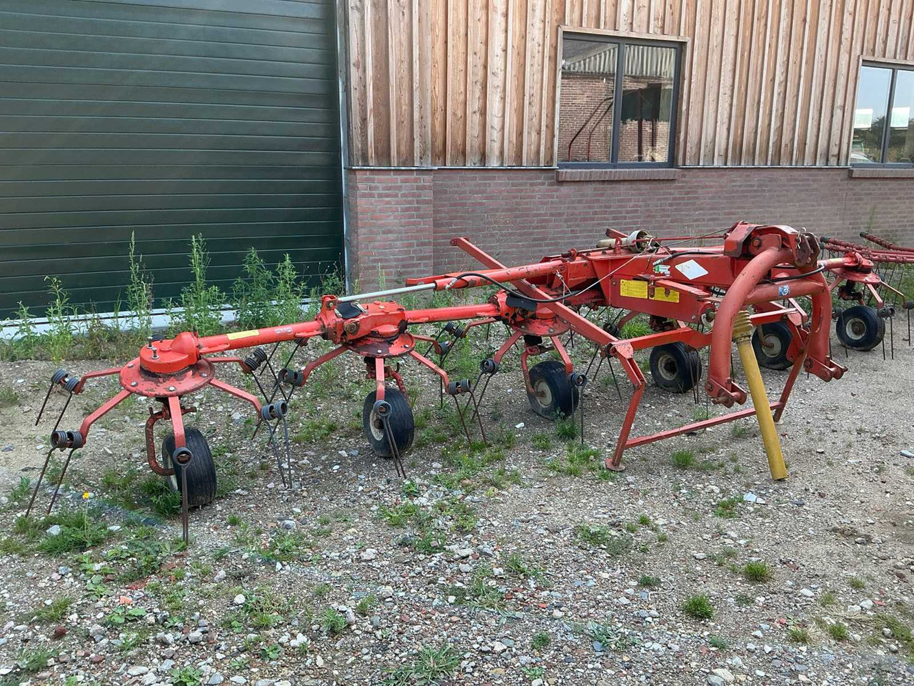 Kuhn GF6301 - Matériel de fenaison: photos 1 Kuhn GF6301 - Matériel de fenaison: photos 1