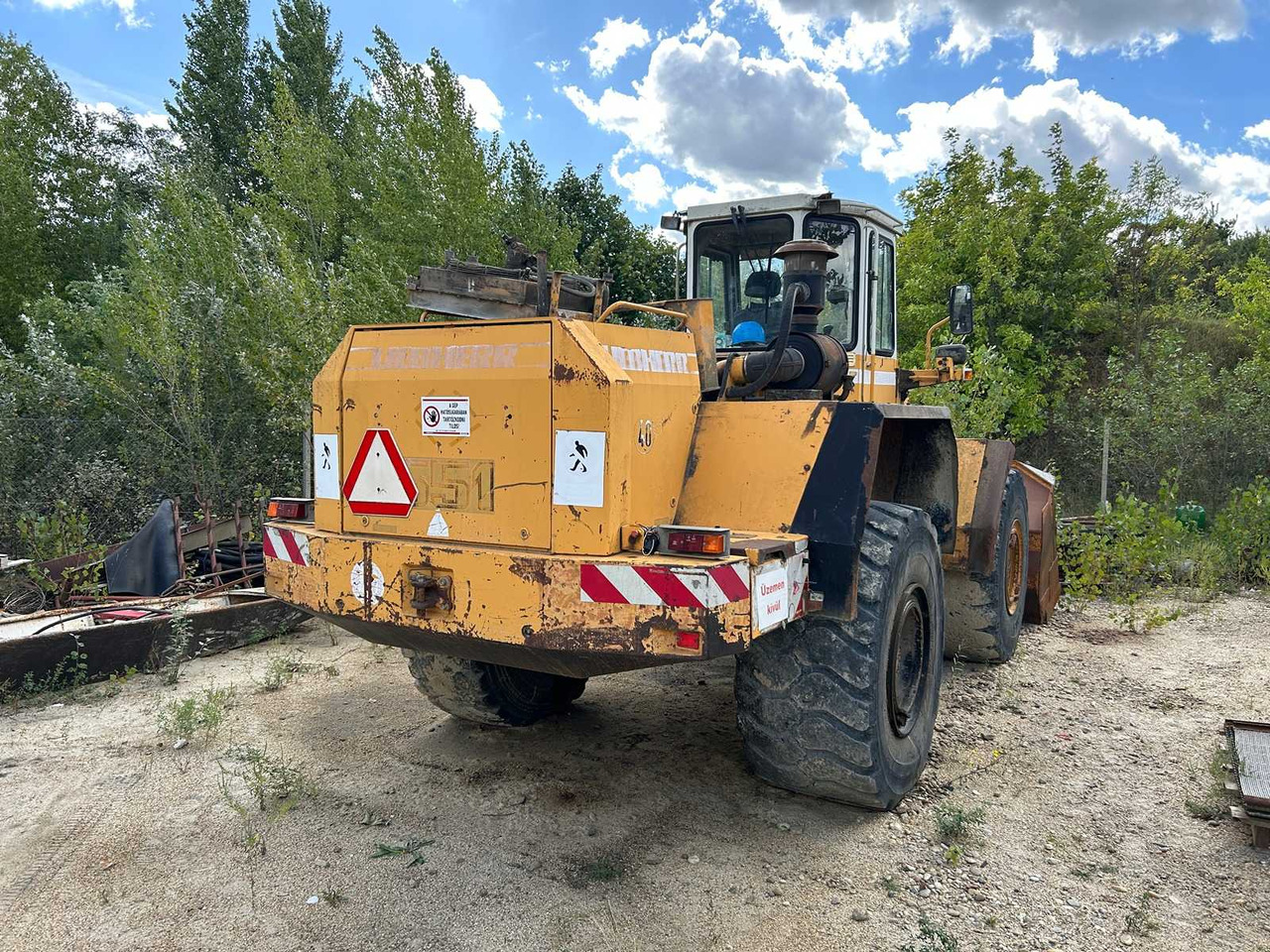LIEBHERR L551 - Chargeuse sur pneus: photos 1 LIEBHERR L551 - Chargeuse sur pneus: photos 1