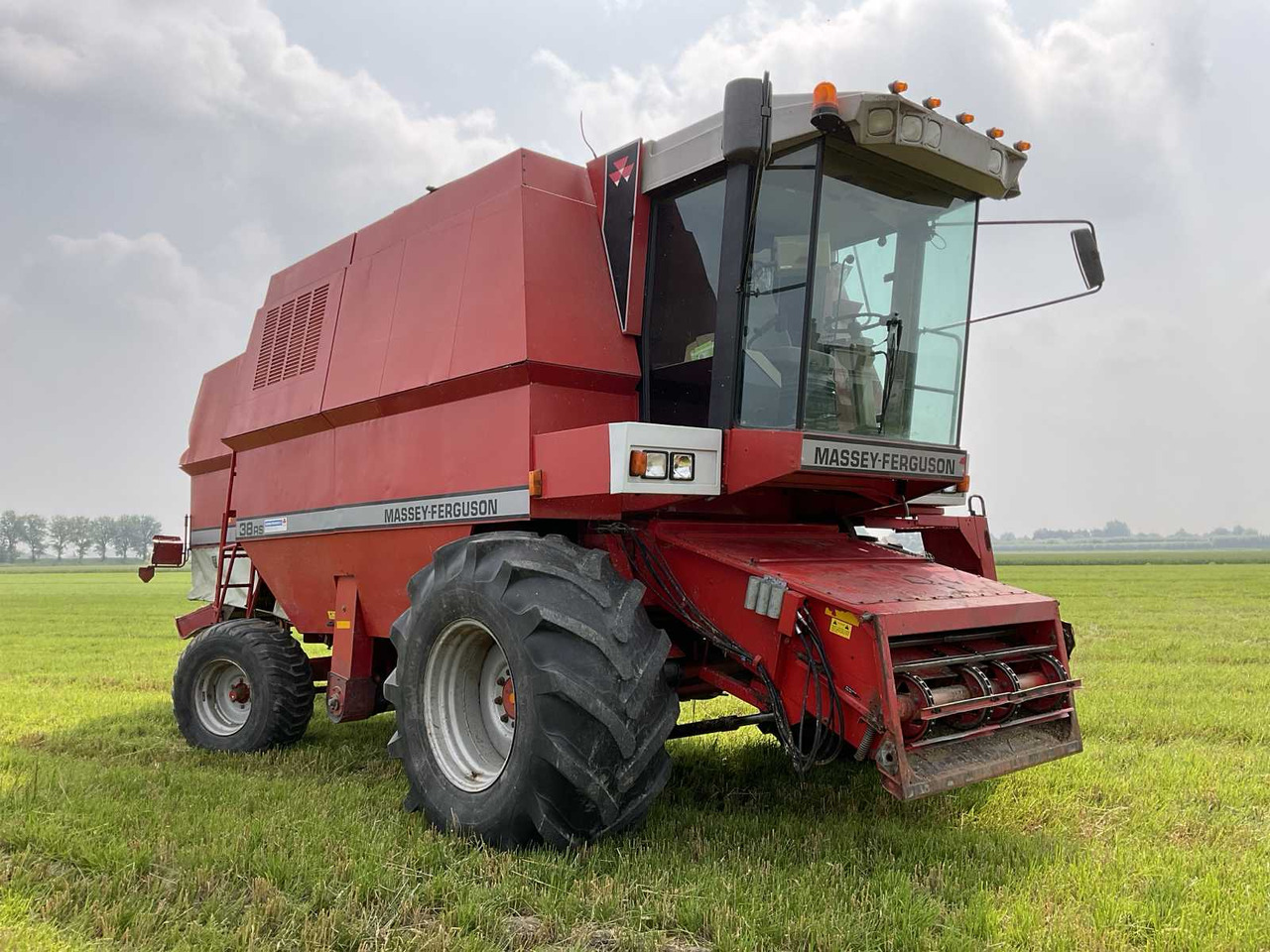 Massey Ferguson 38 RS - Moissonneuse-batteuse: photos 2 Massey Ferguson 38 RS - Moissonneuse-batteuse: photos 2
