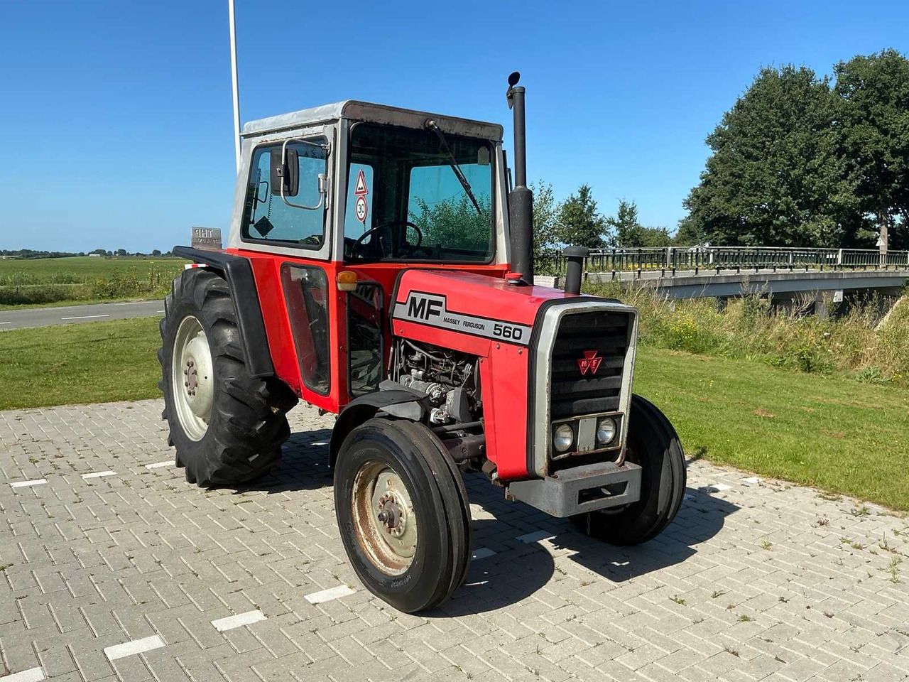 Massey Ferguson 560 - Tracteur agricole: photos 3 Massey Ferguson 560 - Tracteur agricole: photos 3