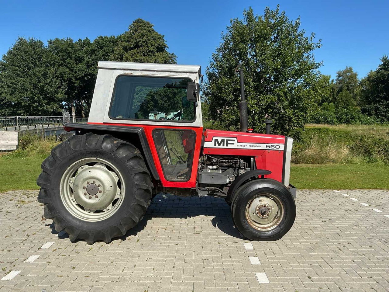Massey Ferguson 560 - Tracteur agricole: photos 4 Massey Ferguson 560 - Tracteur agricole: photos 4