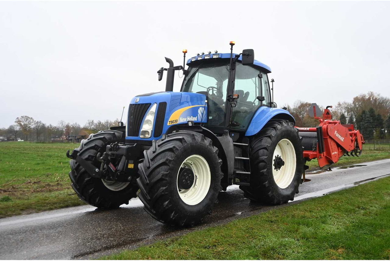 NEW HOLLAND - 2003 - TG230 - ALL-WHEEL DRIVE FARM TRACTOR - Tracteur agricole: photos 2 NEW HOLLAND - 2003 - TG230 - ALL-WHEEL DRIVE FARM TRACTOR - Tracteur agricole: photos 2