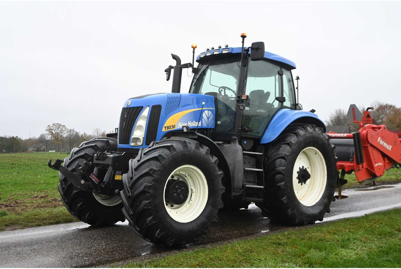 NEW HOLLAND - 2003 - TG230 - ALL-WHEEL DRIVE FARM TRACTOR - Tracteur agricole: photos 4 NEW HOLLAND - 2003 - TG230 - ALL-WHEEL DRIVE FARM TRACTOR - Tracteur agricole: photos 4