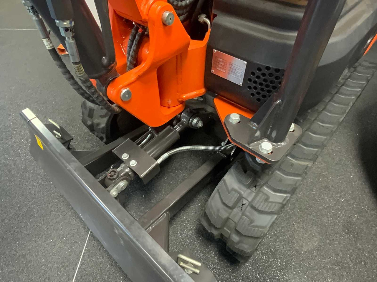 Mini pelle Powered-By-Kubota U105: photos 13