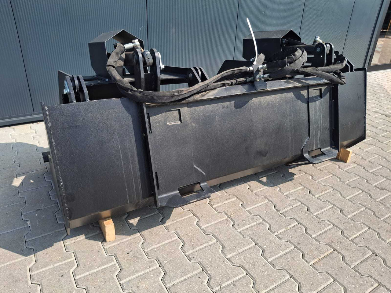 Rhino-cross 72 inch grapple Bucket - Outils du sol: photos 3 Rhino-cross 72 inch grapple Bucket - Outils du sol: photos 3