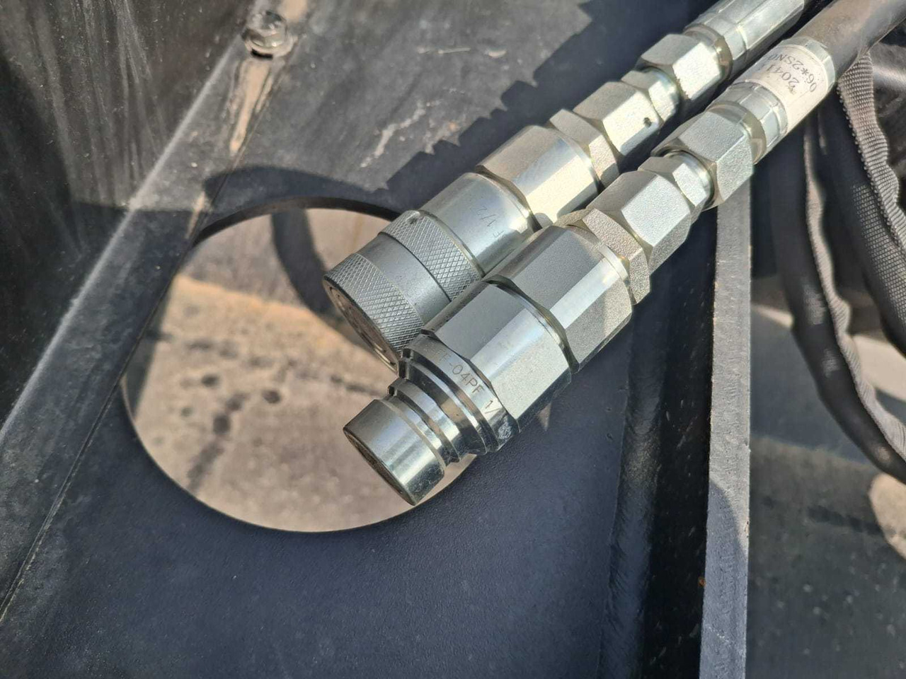 Rhino-cross 72 inch grapple Bucket - Outils du sol: photos 5 Rhino-cross 72 inch grapple Bucket - Outils du sol: photos 5