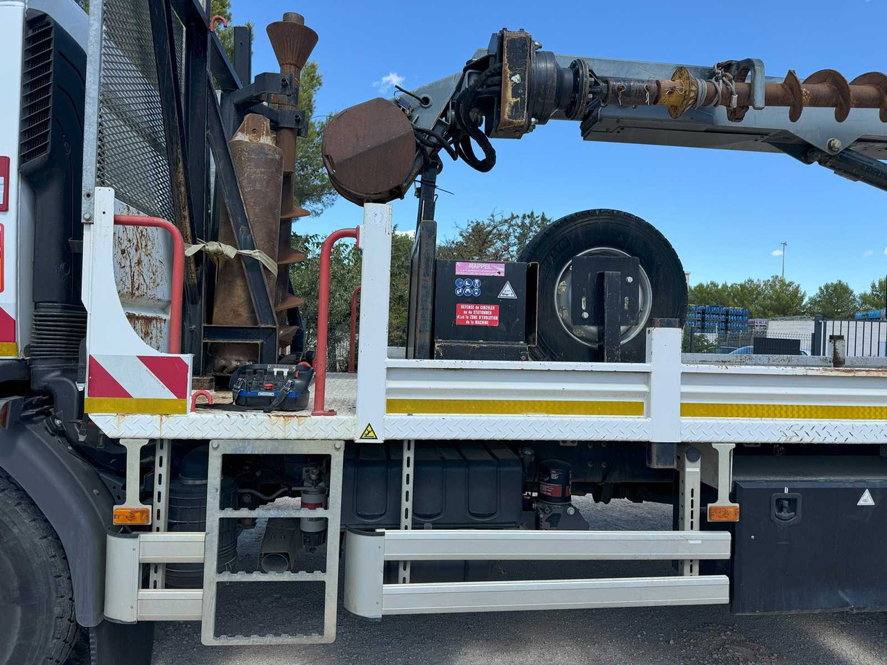 Camion plateau, Camion grue Risa Renault D14 G2T TARIÈRE: photos 26