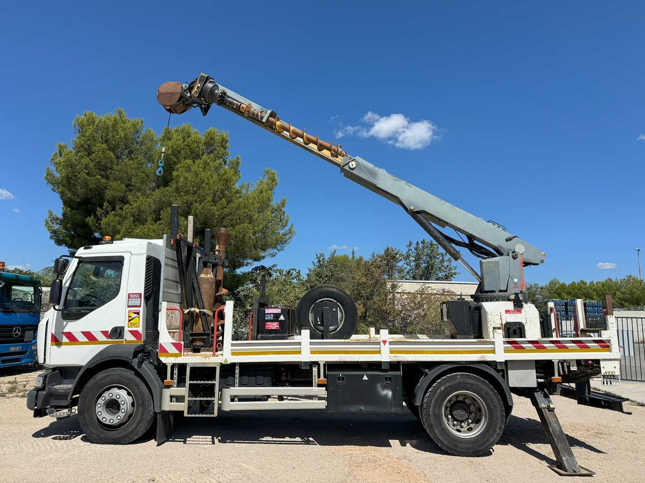 Camion plateau, Camion grue Risa Renault D14 G2T TARIÈRE: photos 8