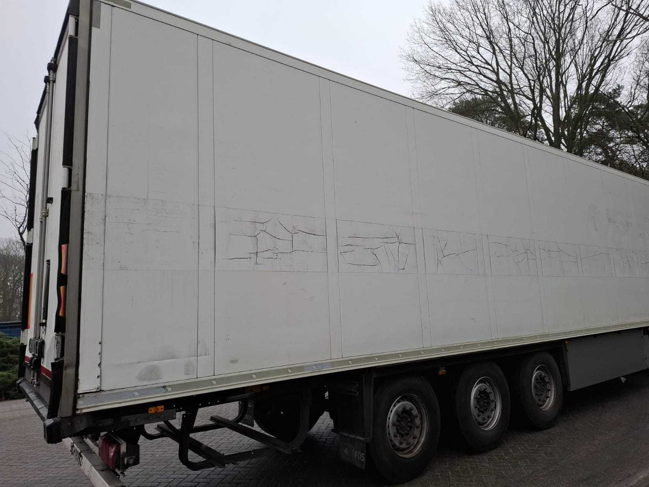 2015 SCHMITZ CARGOBULL SCB*S3B SEMI-TRAILER / REFRIGERATED TRAILER - Semi-remorque: photos 4 2015 SCHMITZ CARGOBULL SCB*S3B SEMI-TRAILER / REFRIGERATED TRAILER - Semi-remorque: photos 4