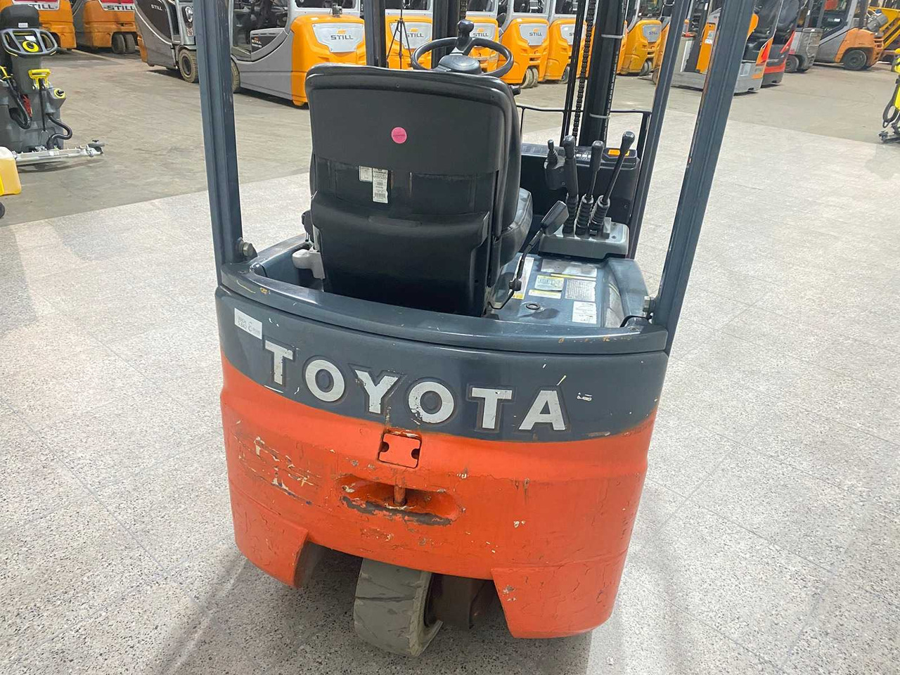 TOYOTA - 2012 - 7FBEST13 - FORKLIFT - SIDE-SHIFT - Chariot élévateur: photos 4 TOYOTA - 2012 - 7FBEST13 - FORKLIFT - SIDE-SHIFT - Chariot élévateur: photos 4