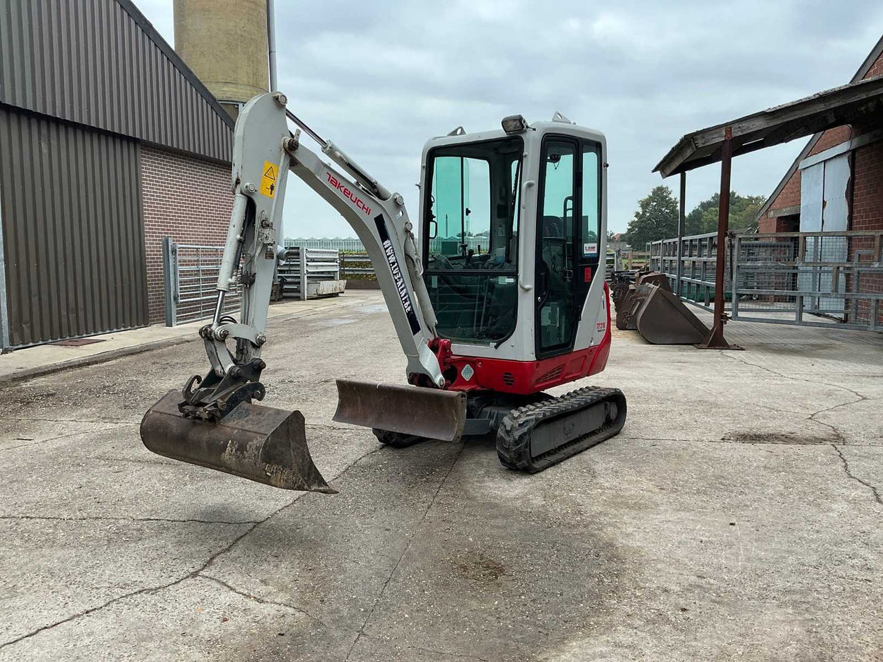 Takeuchi 2020 TAKEUCHI TB216 MINI EXCAVATOR - Mini pelle: photos 1 Takeuchi 2020 TAKEUCHI TB216 MINI EXCAVATOR - Mini pelle: photos 1